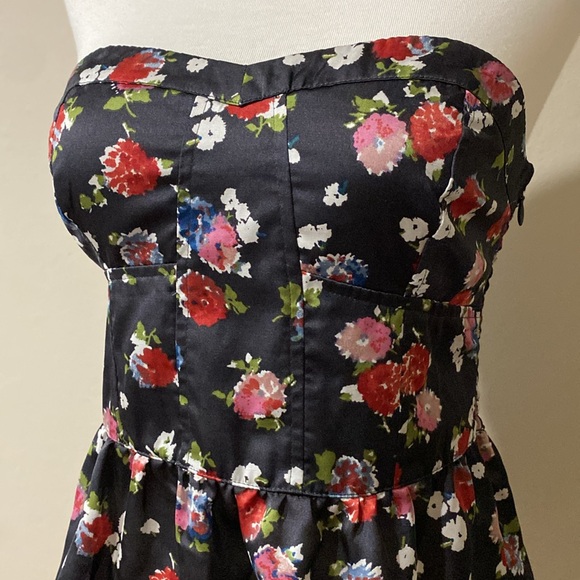 NWOT American Eagle Outfitters Navy Blue Floral Strapless Peplum Top, Size Small - Picture 2 of 8